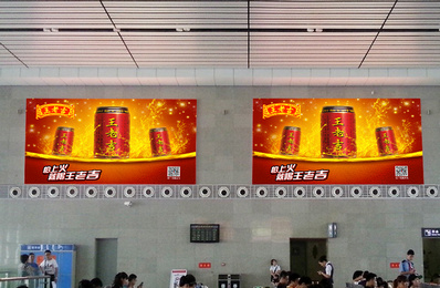 嘉兴南高铁站一层候车大厅左右灯箱广告